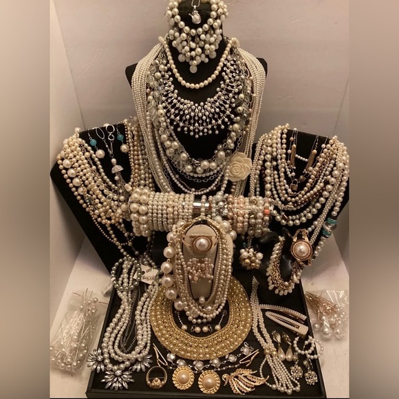 Huge 3 LB Vintage Modern Jewelry Lot- MYSTERY BOX! Wearable Estate Sale Designer - Picture 10 of 16